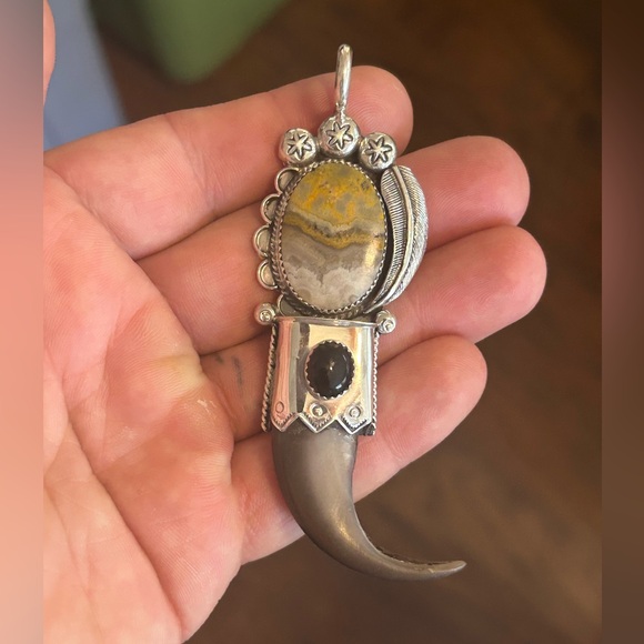 Sterling silver Native American bumblebee jasper & onyx signed bear claw pendant - Picture 1 of 9